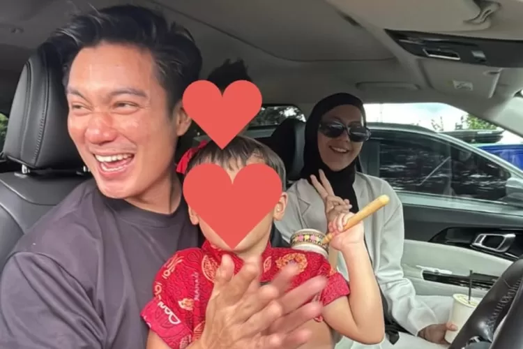 Potret Baim Wong dan Paula Verhoeven bersama kedua anak laki-lakinya.  ((Instagram/baimwong))