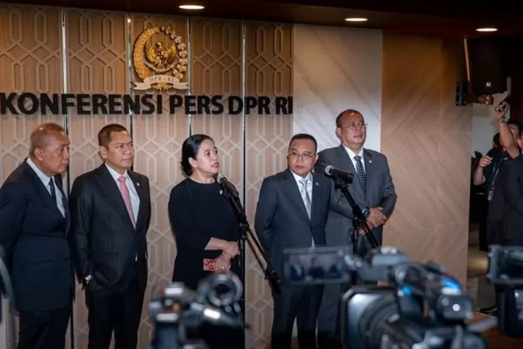 Ketua DPR RI, Puan Maharani (tengah) meminta pemerintah segera melakukan evakuasi terhadap WNI yang ditahan di Myanmar.  ((instagram/puanmaharaniri))