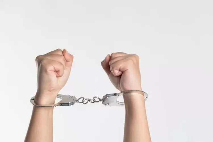 Foto Ilustrasi - Seorang pesinetron ditangkap polisi atas dugaan pemerasan terhadap pasangan sejenis. ((Unsplash/niuniu))