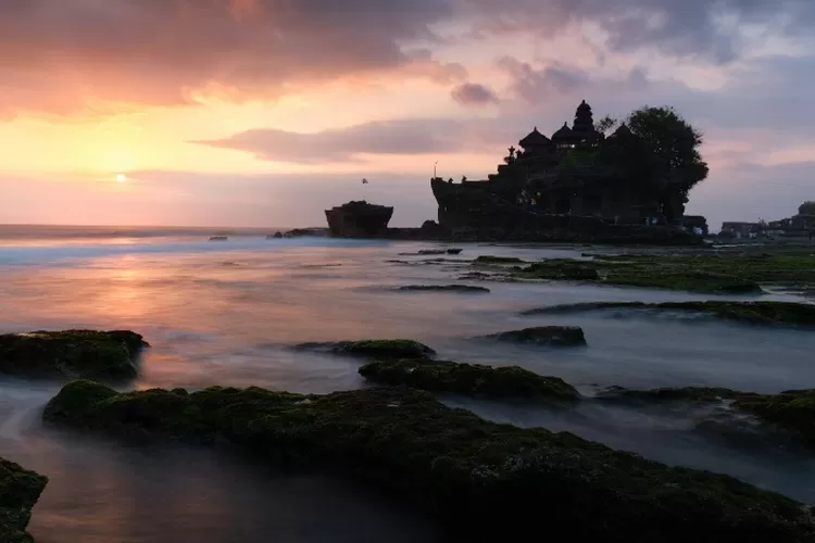 Ilustrasi perairan di wilayah Selat Bali.  ((Unsplash.com/Maximus Beaumont))