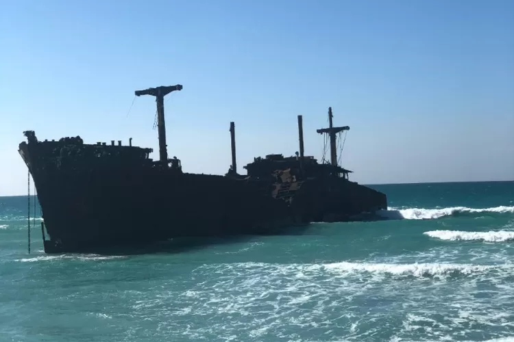 Ilustrasi sebuah kapal penumpang yang berlayar dalam perairan ((Unsplash.com/@Marjan Sadeghi))