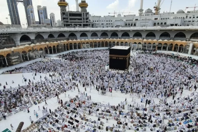 Ilustrasi foto ibadah Haji - Menag Nasaruddin Umar sebut ada kemungkinan berangkat haji dan umrah lewat jalur laut ((Unsplash/&Ouml;mer F. Arslan))