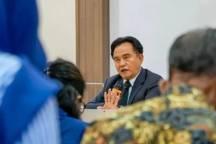 Menko Kumham Imipas Yusril Ihza Mahendra memberikan klarifikasi tentang kabar Gibran berkantor di Papua. ((Instagram/yusrilihzamhd))
