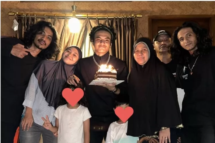 Keluarga Vadel Badjideh beri tanggapan tentang Nikita Mirzani yang tak mau memberikan maaf.  ((Instagram/bintangbadjideh))