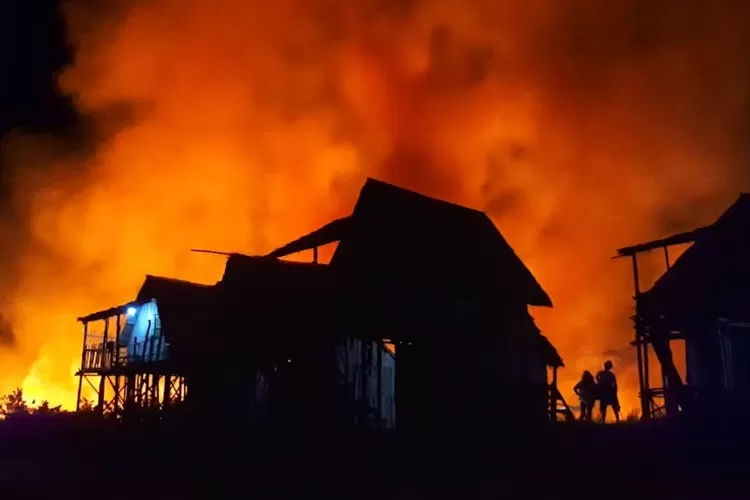 Foto Ilustrasi - Telah terjadi kebarakan di rumah susun Klender yang mengakibatkan satu lansia tewas. ((Unsplash/Thomas Ehling))