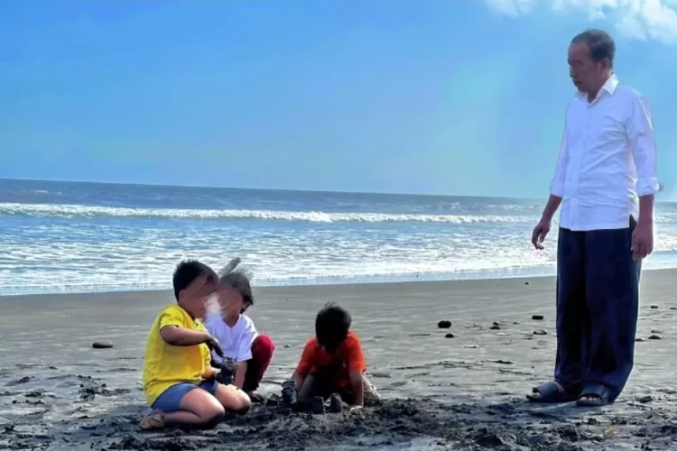 Momen liburan Jokowi bersama dengan para cucu yang diduga editan. ((Instagram/jokowi))