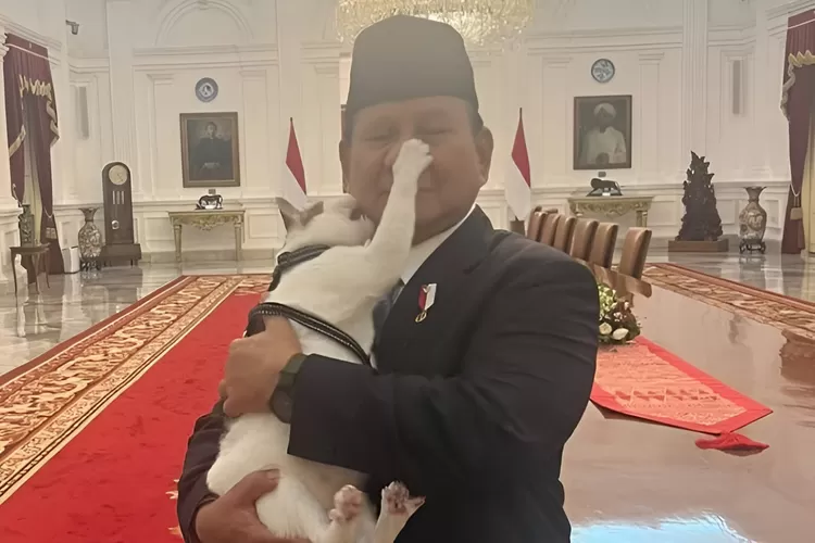 Presiden RI, Prabowo Subianto bersama hewan peliharaannya, Bobby Kertanegara.  ((Instagram.com/@prabowo))