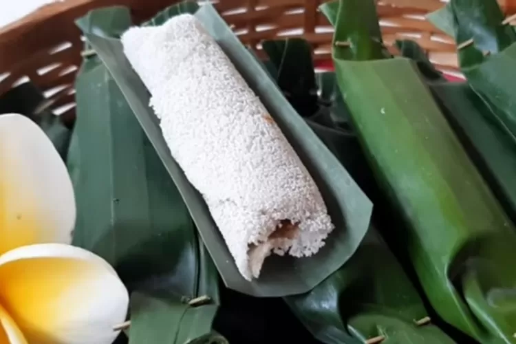 Foto kue tradisional Jembrana, Bali bernama jaja bendu ((Tangkapan layar YouTube Dapur Made))
