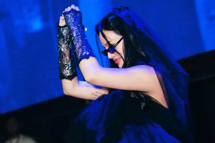 Artis kenamaan di Indonesia, Erika Carlina. ((Instagram.com/@eri.carl))