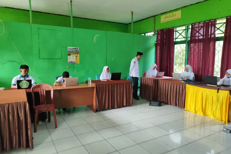 Pelaksanaan ANBK Hari Pertama di SMK Muhammadiyah Balebo Sukses (Istimewa)