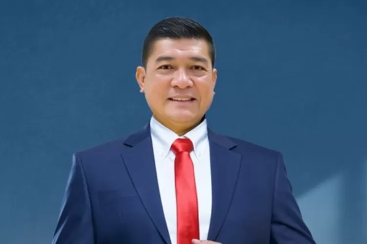 Potret Silfester Matutina, Ketua Umum Solidaritas Merah Putih yang menjalani pemeriksaan polisi terkait tudingan ijazah palsu Jokowi pada Senin, 4 Agustus 2025. ((Tangkapan layar idfood.co.id))