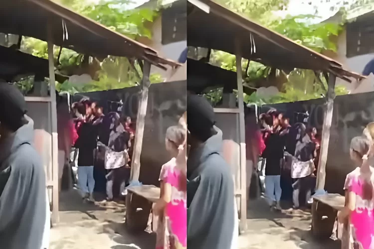 Tangkapan layar video viral seorang gadis di Bengkulu yang diduga memukul ibunya dengan ulekan hingga tewas ((Instagram.com/folk_berita))