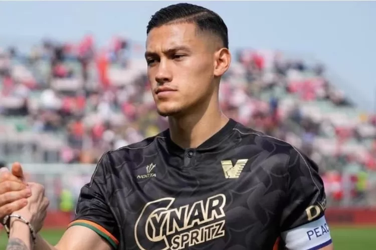 Pemain Timnas Indonesia, Jay Idzes yang merapat ke Sassuolo dengan nilai transfer hingga Rp151,8 miliar. ((Instagram.com/@jayidzes))