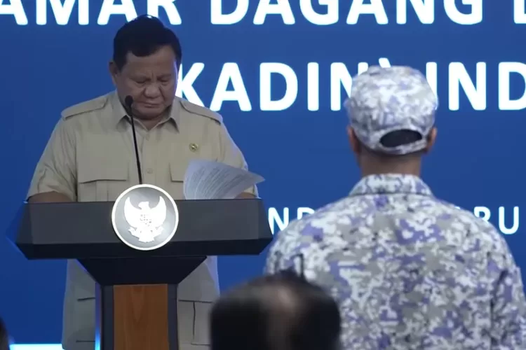 Presiden Prabowo Subianto saat memberikan arahan kepada para anggota Kamar Dagang dan Industri (Kadin). ((Youtube/Sekretariat Presiden))