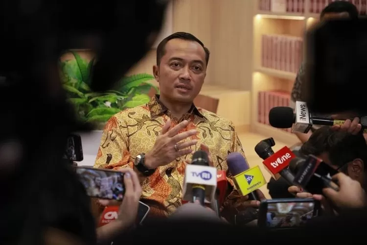 Mensesneg Prasetyo Hadi terkait kasus Bupati Pati: stana Awasi Aksi Protes dan Intensif Cari Solusi Bersama Pemangku Kepentingan ((Instagram/kemensetneg.ri))