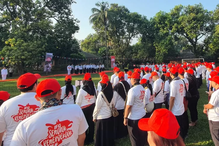 Relawan Bhakti BUMN IFG Rayakan HUT ke-80 RI di Cibubur, Maros, dan Cilincing dengan Upacara, Lomba Rakyat, serta Aksi Sosial Bersama (IFG)