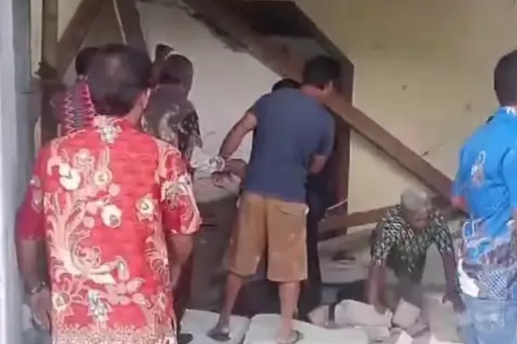 Tangkapan layar momen pascagempa yang terjadi di Poso, Sulawesi Tengah ((bnpb.go.id))