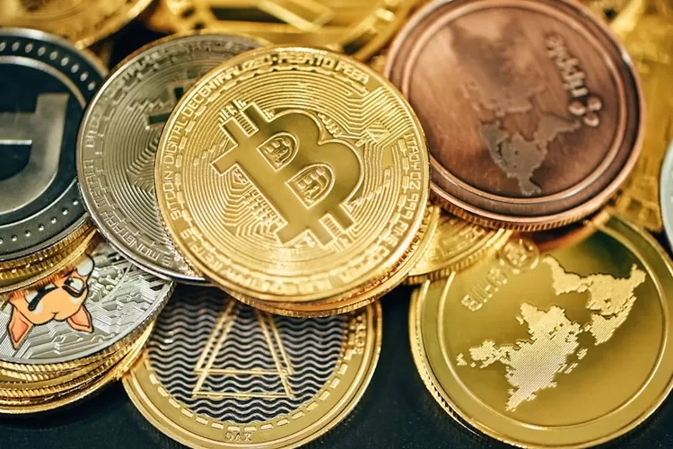 Foto Ilustrasi - Emas dan Bitcoin sama-sama memiliki keunggulan, risiko, dan karakter berbeda ((Unsplash/Traxer))