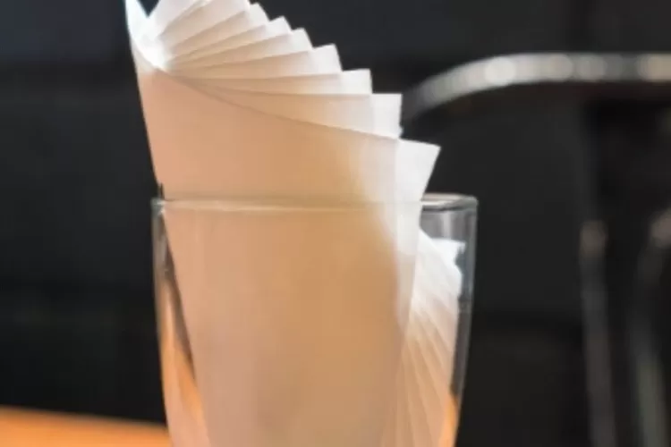 Foto ilustrasi tisu di meja makan yang digunakan khusus untuk makanan. ((Freepik/topntp26))