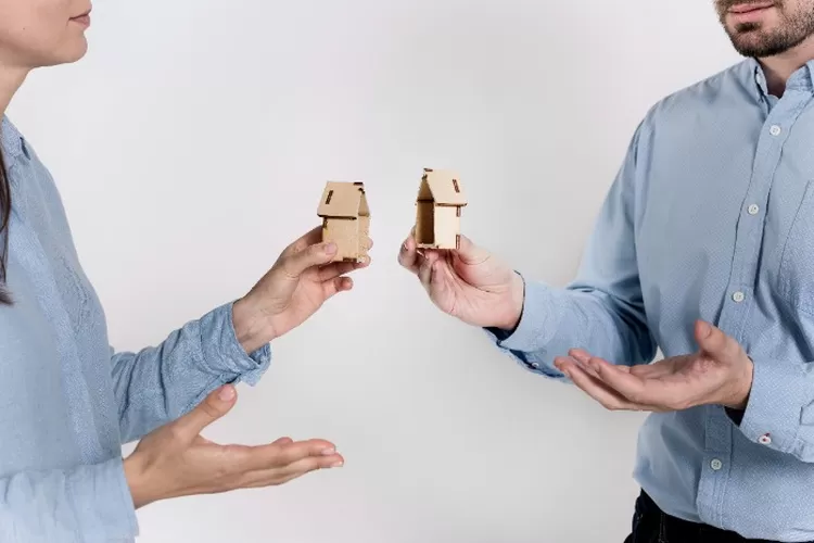 Ilustrasi perbandingan asuransi jiwa yang berjangka dengan seumur hidup untuk menentukan polis yang sesuai kebutuhan.  ((Freepik.com))