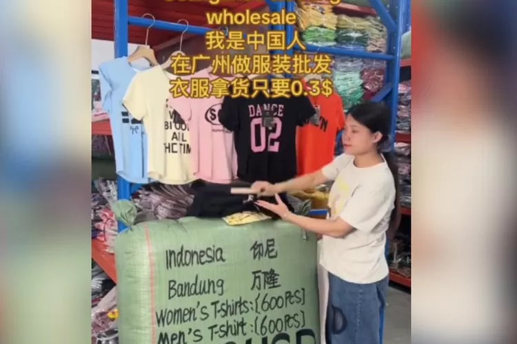 Tangkapan layar akun TikTok @yinnijofq1n yang diduga menampilkan pakaian impor dari China dan akan segera dikirim ke Indonesia.  ((TikTok/yinnijofq1n))