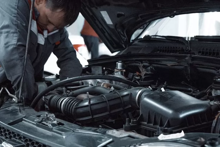 Foto Ilustrasi - Ada beberapa tips untuk merawat radiator pada mobil. ( (Unsplash/Kate Ibragimov))