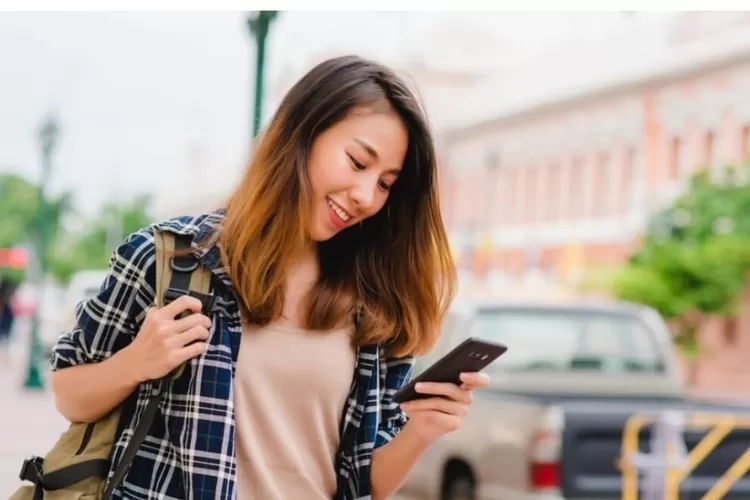 Foto ilustrasi traveling dengan perencanaan menggunakan AI ( (Freepik/tirachard))