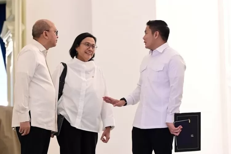 Seskab Teddy dan Menteri Keuangan (Menkeu) Sri Mulyani ungkap perintah yang diterima dari Presiden Prabowo saat rapat terbatas (ratas) pada Kamis, 4 September 2025 (Kamis, 4 September 2025. )
