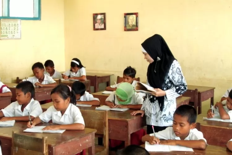 Foto Ilustrasi - Lebih dari 206 ribu guru agama dan madrasah mengikuti PPG 2025.  ((kemenkopmk.go.id))