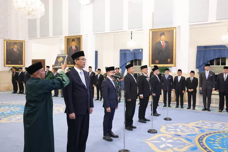 Presiden Prabowo melantik empat menteri dan satu wakil menteri Kabinet Merah Putih di Istana Negara (8/9/2025) ((BPMI Setpres))