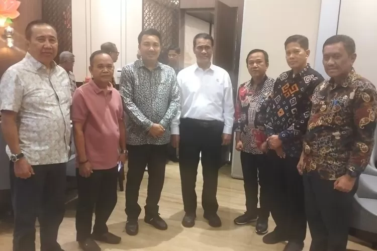 Bertemu Mentan Andi Amran Sulaiman, Bupati Lutra Minta Bantuan Alsintan untuk Percepat Cetak Sawah (istimewa)