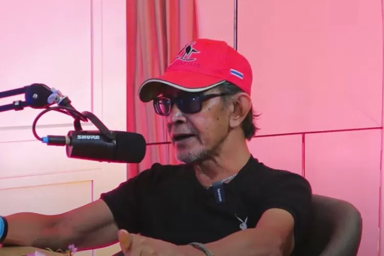 Pengamat ekonomi, Ferry Latuhihin menyoroti perbedaan angka kemiskinan RI antara BPS dengan Bank Dunia. ((YouTube.com / Tonny Hermawan Adikarjo))