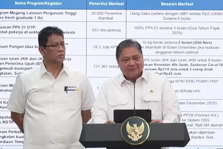 Menko Bidang Perekonomian Airlangga Hartarto (kanan) bersama Menkeu Purbaya Yudhi Sadewa (kiri) saat memaparkan program Stimulus Ekonomi 2025. ((Youtube/Sekretariat Kabinet))