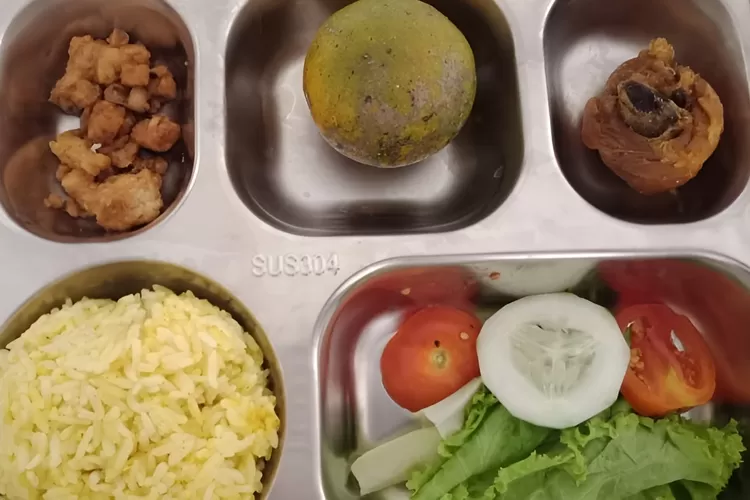 Menyoroti sederet kasus keracunan yang terjadi di berbagai wilayah Indonesia dalam sepekan terakhir. ( (X.com/@ristyardhini))