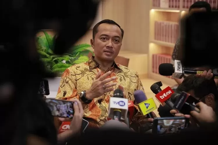 Mensesneg Prasetyo Hadi jadi perwakilan Presiden Prabowo menyampaikan revisi Undang Undang BUMN ke DPR. ((Instagram/kemensetneg.ri))