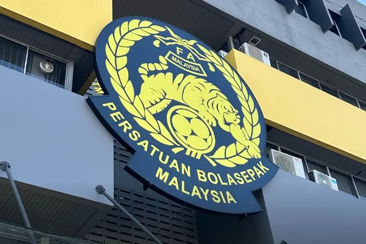 Football Association of Malaysia (FAM) diganjar sanksi oleh FIFA setelah ketahuan menurunkan pemain naturalisasi dengan dokumen yang dipalsukan ((X.com/@FAM_Malaysia))