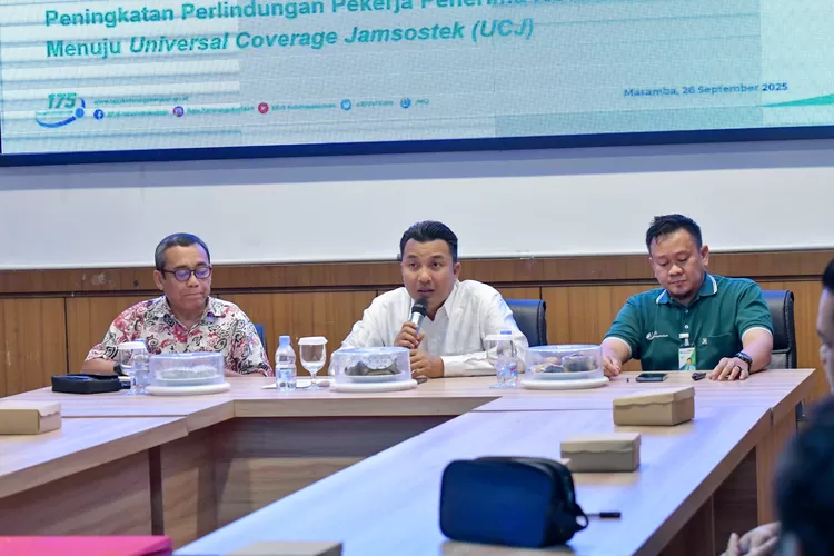 Wujudkan Perlindungan Jamsostek via KUR, Bupati Lutra Butuh Dukungan Perbankan  (istimewa)