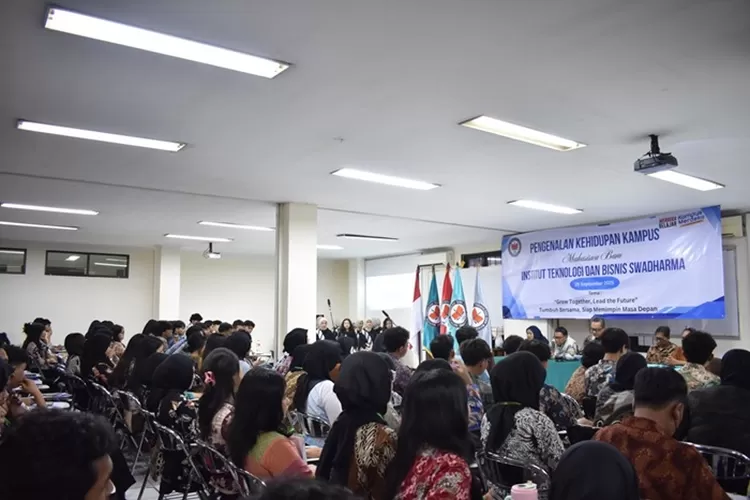 Institut Teknologi Swadharma Sambut 400 Mahasiswa Baru Lewat PKKMB 2025 (dok. Klik)