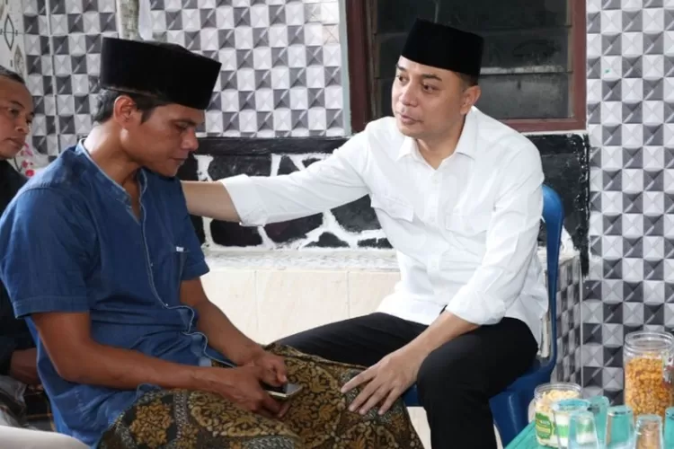 Wali Kota Surabaya, Eri Cahyadi mengungkap peristiwa pilu korban jiwa dalam insiden ambruknya bangunan Ponpes Al Khoziny di Sidoarjo ( (Dok. Pemkot Surabaya))