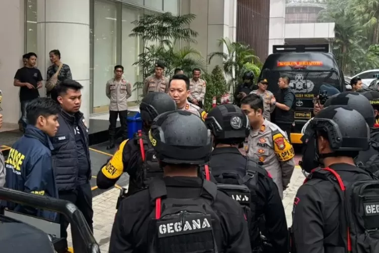 Menyoroti fakta terkini terkait kasus teror bom di tiga sekolah internasional wilayah Tangerang Selatan dan Jakarta Utara.  ((Dok. Polri))