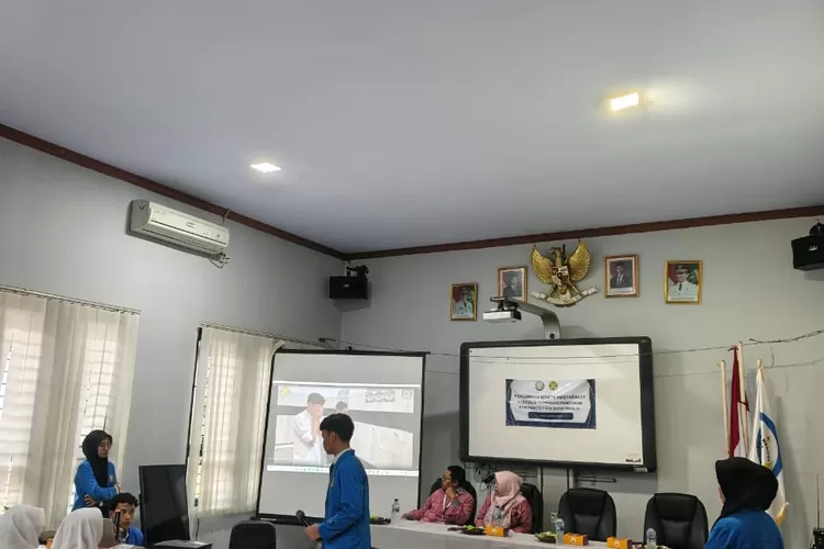 Foto: Suasana sosialisasi dan edukasi pencegahan bullying  di depan siswa. (Ulfah)