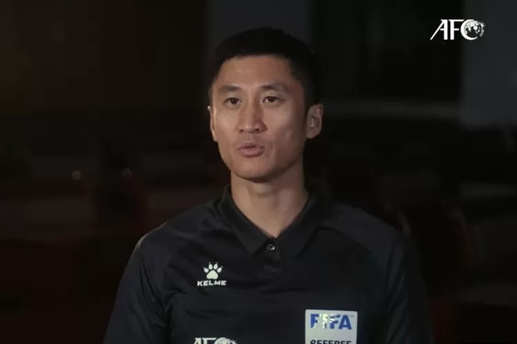 Mengintip sepak terjang wasit asal China yang akan menjadi pengadil pertandingan Timnas Indonesia vs Irak di Round 4 Kualifikasi Piala Dunia 2026.  ((Dok. AFC))