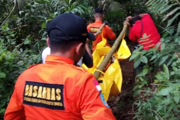 Menyoroti insiden penemuan jasad pendaki di Gunung Gawalise, Sulawesi Tengah yang sempat hebohkan jalur pendakian. ((Dok. SAR Bandung))