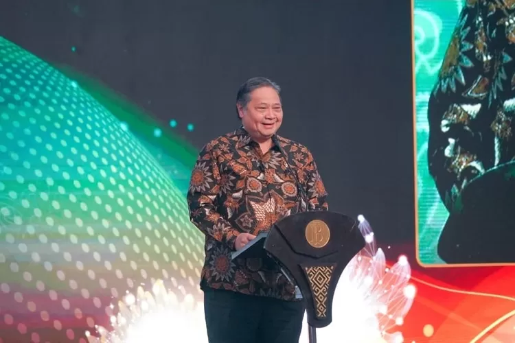 Menko Bidang Perekonomian Airlangga Hartarto mengumumkan paket stimulus ekonomi tambahan di 2025.  ((Instagram/airlanggahartarto_official))