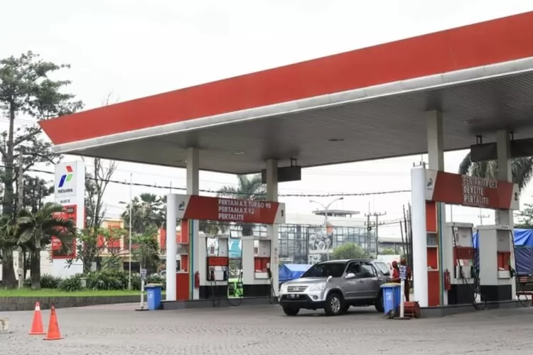 Pertamina sepakat mengikuti aturan pemerintah terkait campuran etanol di BBM jenis bensin.  ((Unsplash/aldrinrachmanpradana))