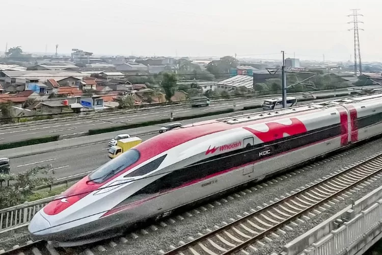 Menyoroti kontroversi proyek Whoosh yang diduga mengalami pembengkakan biaya hingga beban utang besar negara.  ((Instagram.com/@keretacepat_id))