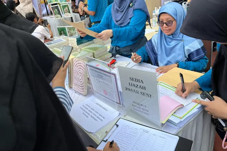 Dua Profesor FSRD ITB &ldquo;Jual Ijazah Palsu&rdquo; di Pasar Seni, Pengunjung Bisa Langsung Wisuda