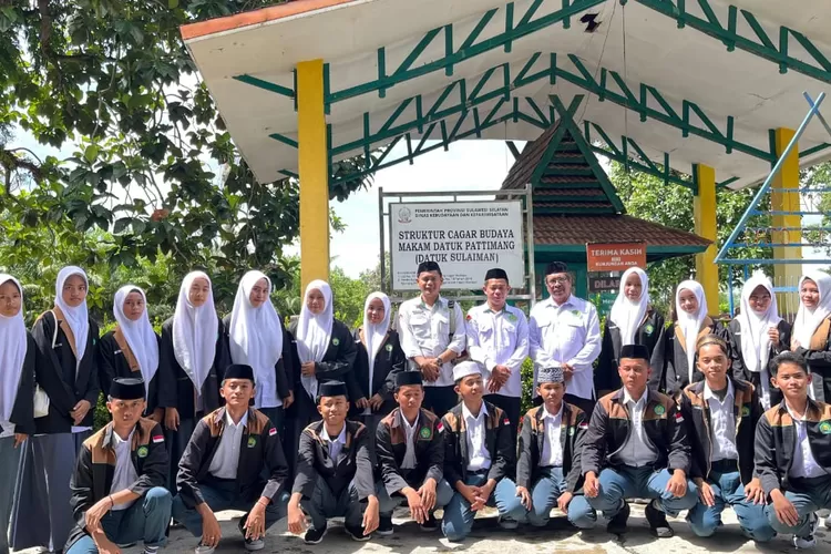 Jaga Warisan Budaya, Madrasah Aliyah Miftahul Khair Desa Batu Alang Ikut Napak Tilas Religi di Desa Pattimang (istimewa)