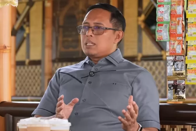 Mantan Kepala Komunikasi Kepresidenan, Hasan Nasbi sebut Soeharto layak diberi gelar pahlawan nasional. ((YouTube/Hasan Nasbi))