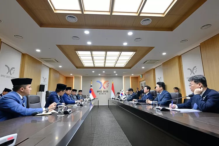 Presiden Prabowo memuji budaya K-Pop Korea Selatan saat pertemuan bilateral dengan Presiden Lee Jae-myung di sela KTT APEC 2025. (BPMI Setpres)